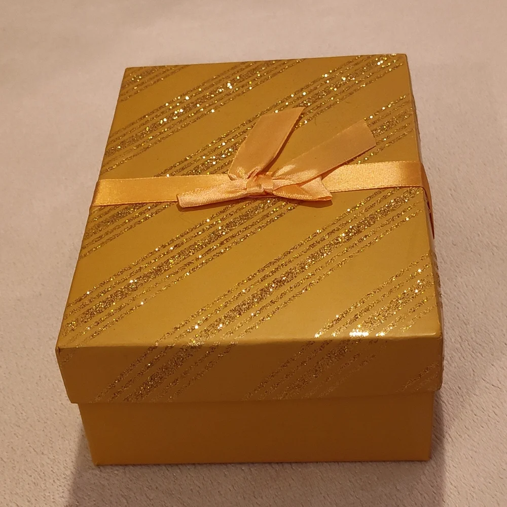 Like-New Gift Box
